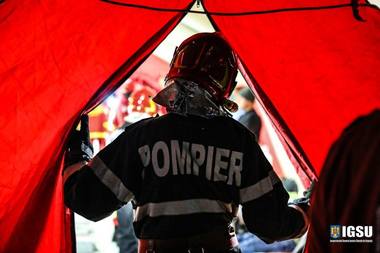 Exerciţiu 2018: Bilanţul estimat al cutremurului de 7,5 grade arată cel puţin 4.587 persoane, iar 8.585 au fost rănite; zeci de mii de oameni nu au locuinţă, apă sau curent. VIDEO