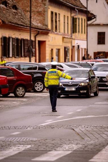 IGPR: Peste 9.500 de sancţiuni contravenţionale, aplicate în ultimele 24 de ore de poliţiştii din întreaga ţară; au fost constatate 117 infracţiuni la regimul circulaţiei