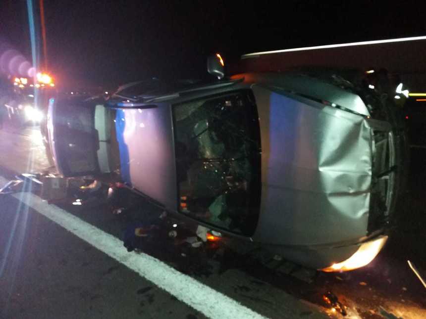 Trei persoane au fost rănite într-un accident produs pe Autostrada A1 Bucureşti - Piteşti, fiind implicate şase autovehicule. FOTO, VIDEO