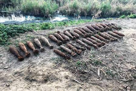 Pirotehniştii au extras 60 de bombe din Al Doilea Război Mondial din depozitul subteran descoperit la marginea Aradului