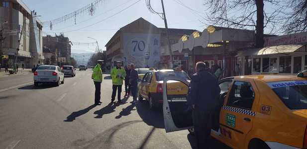 Dosar penal in rem pentru lipsire de libertate în cazul fetiţei din Petroşani care a plecat de acasă, împreună cu un bărbat; în trecut, cei doi ar mai fi fost la cerşit. FOTO, VIDEO