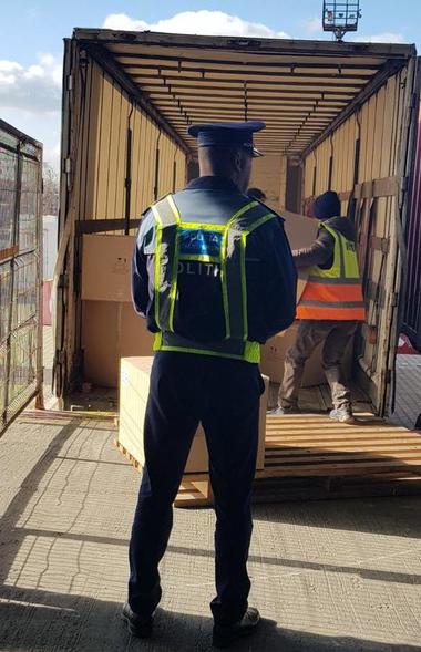 Aproape o mie de seturi de jucării contrafăcute, descoperite într-un container în Portul Constanţa Sud Agigea