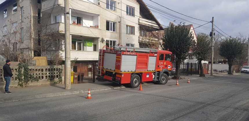 Incendiu la subsolul unui imobil din Sibiu unde funcţionează şi o grădiniţă; au fost evacuaţi 20 de copii din cei 52, restul nefiind în pericol