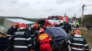 Accident pe DN 3, în judeţul Ilfov: Trei persoane au fost rănite, două dintre ele fiind încarcerate - FOTO, VIDEO