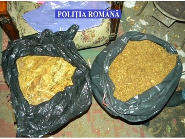 Peste 7,5 kilograme de tutun, găsite de poliţişti în bagajele unui cetăţean sirian sosit pe Aeroportul Internaţional "Henri Coandă"