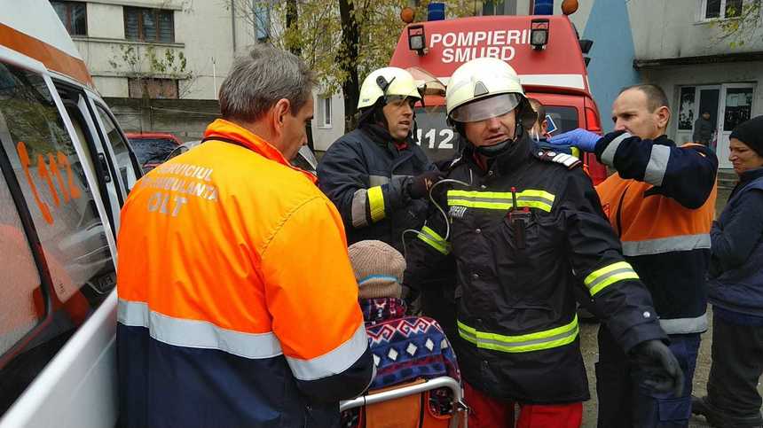 Olt: O persoană a murit într-un incendiu izbucnit la fostul palat al copiilor din Slatina. Cinci persoane au suferit atac de panică