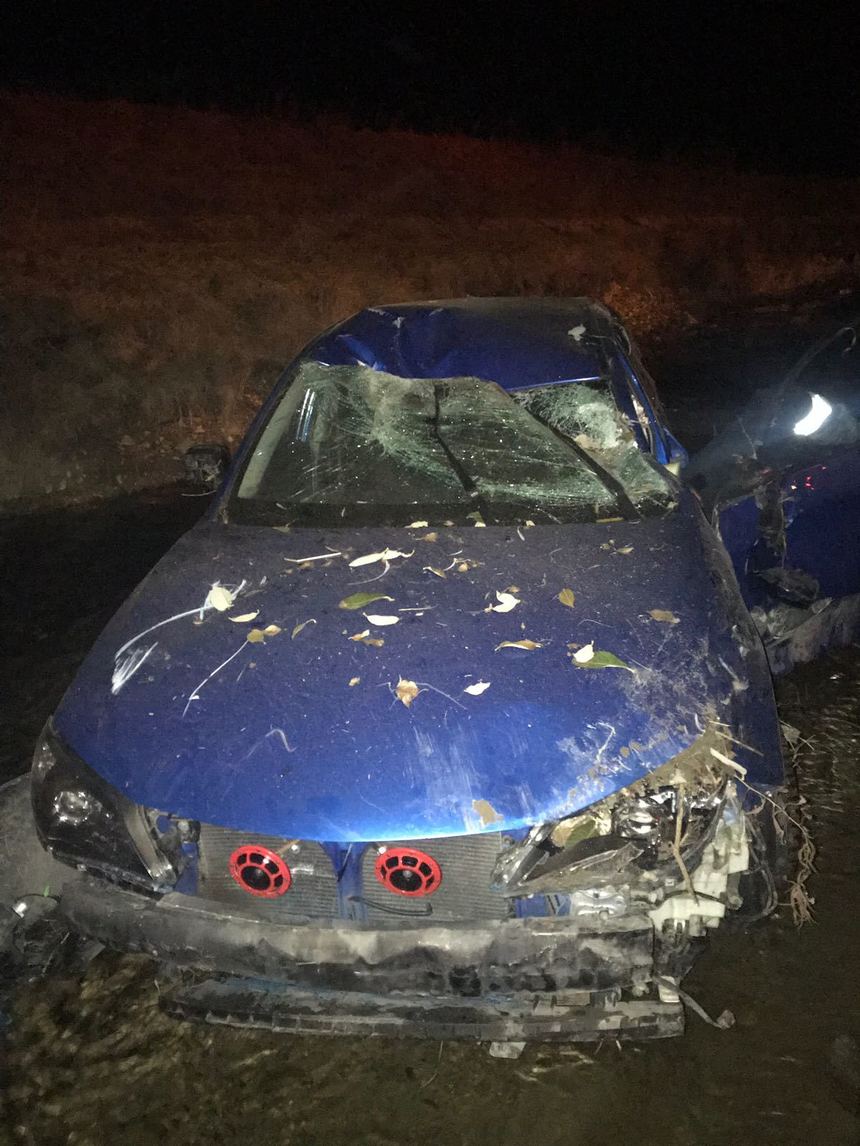 Braşov: Tânăr rănit după ce a căzut cu maşina în râul Timiş