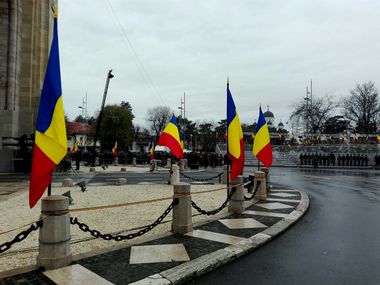 Parada de la Arcul de Triumf: 17 persoane au avut nevoie de îngrijiri medicale, trei fiind transportate la spital