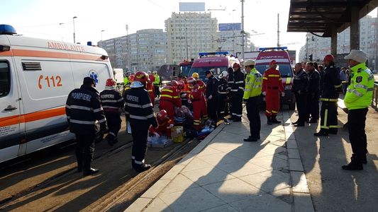 Accident în Capitală: Un bărbat a fost accidentat în dreptul staţiei Dr. Grozovici de o maşină condusă pe linia de tramvai

