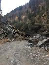 Buzău: Intervenţii pentru detonarea unor stânci de mari dimensiuni care blochează drumul care leagă satul Plavăţu de Mănăstirea Găvanu, măicuţele fiind izolate
