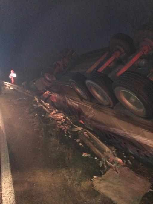 Hunedoara: Accident mortal, după ce un şofer s-a răsturnat cu TIR-ul