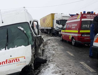 O persoană decedată şi trei rănite grav, într-un accident rutier în Cluj