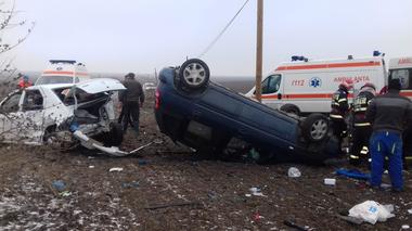 Constanţa: Cinci persoane, printre care şi un copil, rănite în urma unui accident în care au fost implicate două maşini