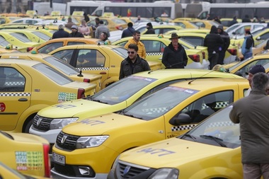 Acţiune a poliţiştilor în apropierea marilor aeroporturi din ţară: În două ore au fost aplicate 65 de sancţiuni