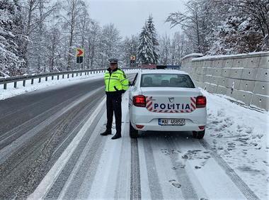 Peste 1.400 de poliţişti rutieri vor asigura siguranţa şi fluenţa traficului, în fiecare zi a minivacanţei de Anul Nou