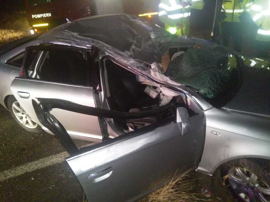 Tulcea: Un bărbat a murit după ce a intrat cu maşina într-un copac; după impact, autoturismul s-a răsturnat