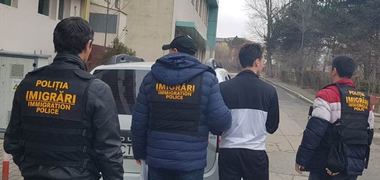 Trei tineri din Liban şi Maroc, veniţi la studii în Bucureşti, dar cărora le-a expirat dreptul de şedere, obligaţi să plece în 15 zile