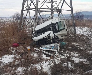 Argeş: Microbuz cu nouă persoane la bord, implicat în accident la ieşirea de pe autostradă spre Bascov; şapte persoane au fost rănite. VIDEO