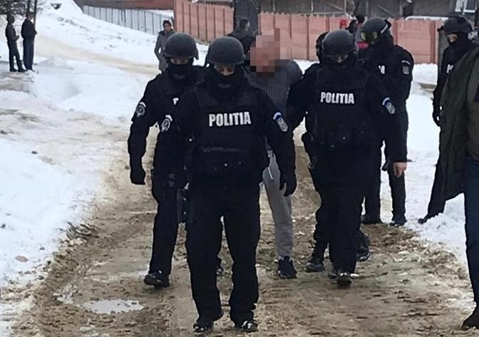 Sibiu: Trei persoane reţinute după crima de la Mediaş; doi dintre suspecţi au fost eliberaţi în baza recursului compensatoriu
