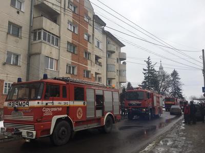 Incendiu puternic la apartamentul unui bloc din Timisoara; zece persoane s-au autoevacuat