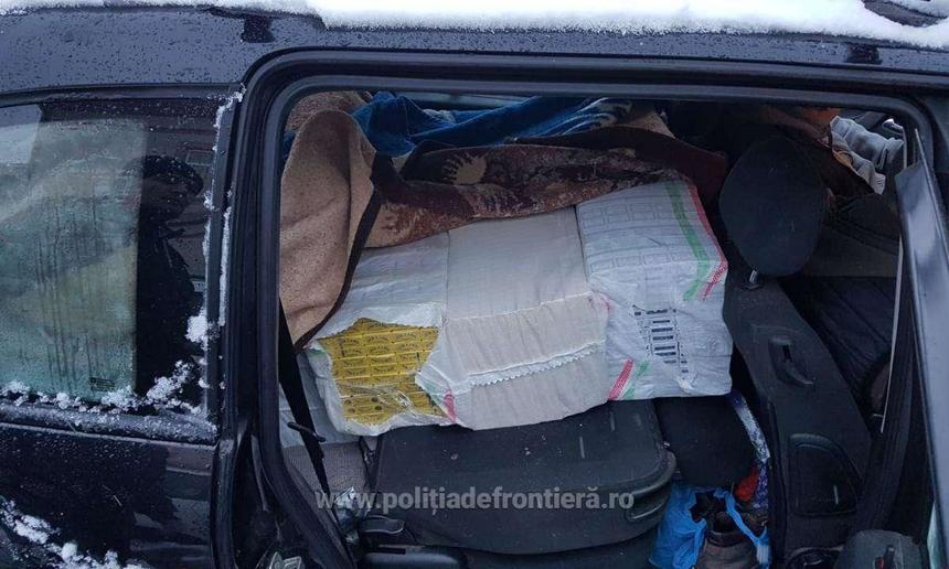 Peste 22.000 de pachete cu ţigări, confiscate de poliţiştii de frontieră de la Inspectoratul Teritorial Sighetu Marmaţiei. VIDEO