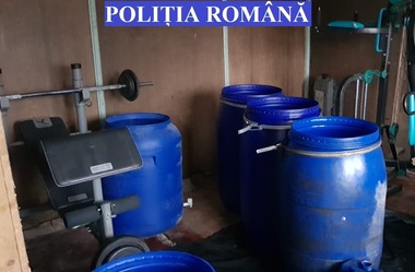 Constanţa: Şase persoane au fost arestate preventiv după ce au furat combustibil din vagoane de marfă. VIDEO
