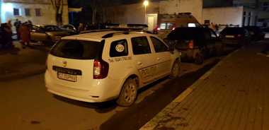 Constanţa: O femeie de aproximativ 40 de ani a fost găsită moartă în propria locuinţă. În casă se afla şi fetiţa acesteia, de trei ani, care este nevătămată

