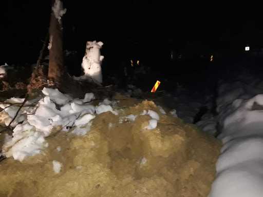 Bihor: Circulaţie blocată pe DN 76, după o alunecare de teren care a afectat carosabilul pe o lungime de aproximativ treizeci de metri