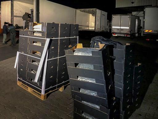 Reţea internaţională de trafic de droguri, destructurată de poliţişti; transporturi de peste 800 de kilograme de cannabis din Spania în Germania, cu implicarea unor cetăţeni români. FOTO/ VIDEO