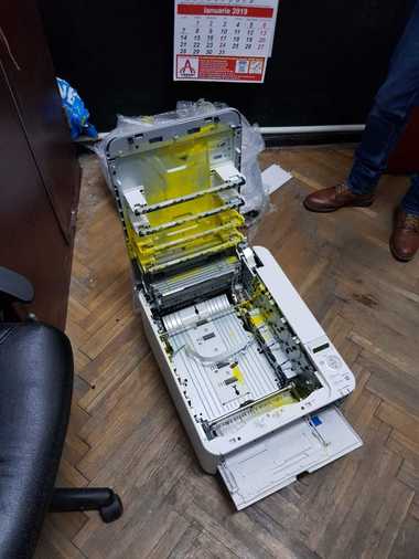 Olt: Două persoane care au primit un colet din Spania cu 1,5 kilograme de cocaină, prinse în flagrant 