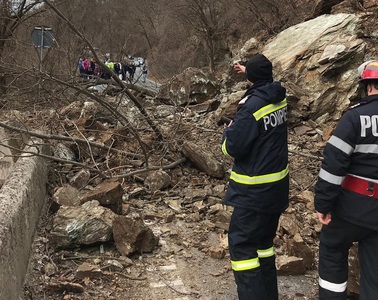 Caraş-Severin: Alunecare de teren între Reşiţa şi Bocşa. Traficul rutier este blocat