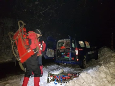 Tragedie în masivul Călimani şi intervenţie Salvamont de risc maxim: Mai multe persoane surprinse de o avalanşă, una fiind rănită, iar o alta dispărută
