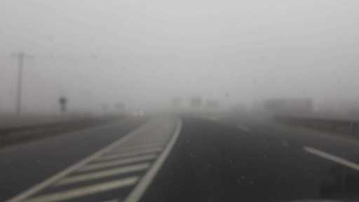 Întârzieri de până la 140 de minute ale curselor de pe Aeroportul Iaşi, din cauza ceţii