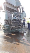 Accident între două TIR-uri în judeţul Hunedoara. Unul dintre şoferi a rămas încarcerat - FOTO

