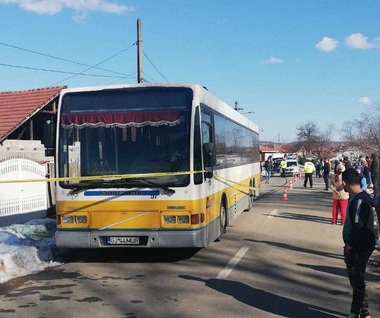 Mehedinţi: Elev de 7 ani, mort după ce a fost călcat de un autobuz