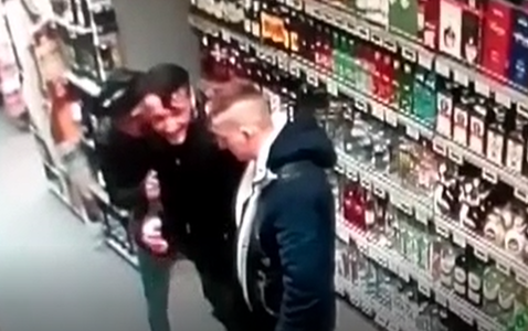 Cei trei tineri care au agresat un bărbat într-un magazin din Bucureşti au fost identificaţi, după publicarea imaginilor, fiind audiaţi