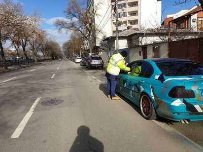 Starea tehnică a maşinilor din Bucureşti, verificată: S-au reţinut 31 de certificate de înmatriculare pentru defecţiuni majore. FOTO