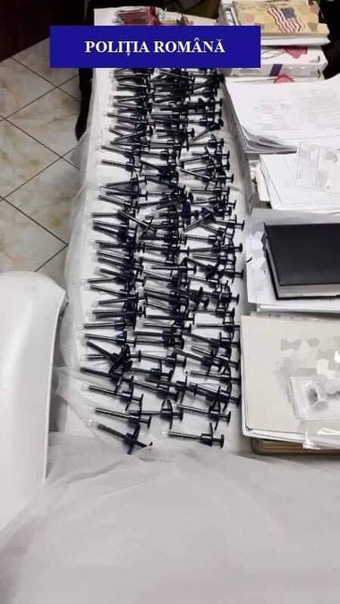 Nou caz de exercitare fără drept a unei profesii: Femeie din Oradea, suspectată că făcea injectări cu acid hialuronic la un salon cosmetic, deşi nu avea calitatea de medic. FOTO