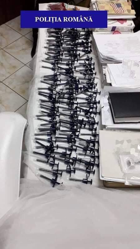 Nou caz de exercitare fără drept a unei profesii: Femeie din Oradea, suspectată că făcea injectări cu acid hialuronic la un salon cosmetic, deşi nu avea calitatea de medic. FOTO