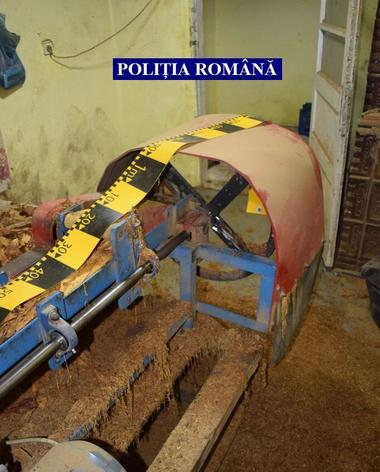 Instalaţie artizanală de prelucrat tutun, descoperită de poliţiştii din Călăraşi; prejudiciul este estimat la 400.000 de lei