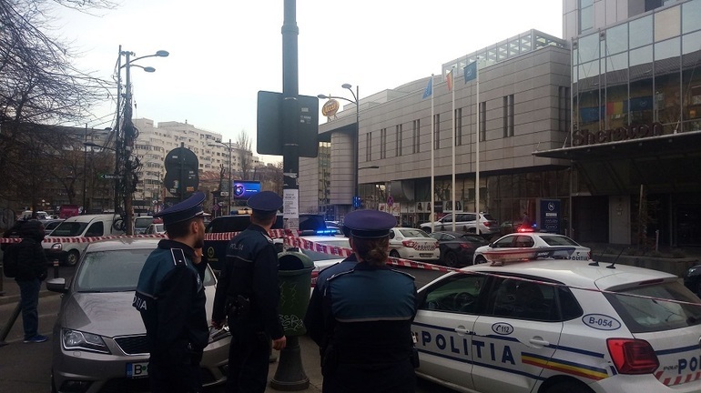 UPDATE Ameninţare „cu rachete” la Şcoala americană şi la hotelul Sheraton din Bucureşti. Autorul apelului la 112 a fost localizat, evacuarea persoanelor fiind oprită