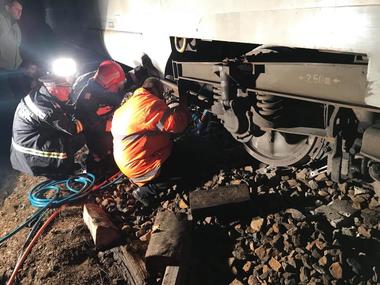 Traficul feroviar pe ruta Salva - Sighetu Marmaţiei, blocat după ce un tren de călători a deraiat, a fost reluat, însă cu restricţii de viteză