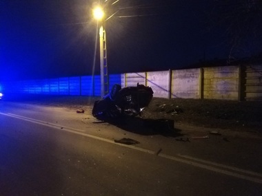 Olt: Un şofer băut a refuzat să oprească la semnalul poliţiştilor, iar în timpul urmăririi s-a răsturnat cu maşina. Trei persoane aflate în autoturism au fost rănite