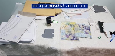 Nouă persoane arestate preventiv şi alte trei sub control judiciar, după ce ar fi înşelat reprezentanţii a 32 de firme; prejudiciul este de aproximativ 4 milioane de lei