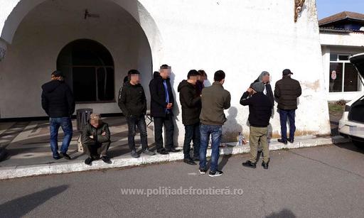 Bihor: Zece vietnamezi au încercat să iasă ilegal din ţară, fiind ajutaţi de patru călăuze din Slovacia