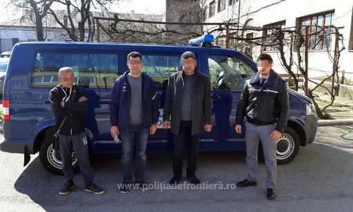 Doi cetăţeni turci care încercau să ajungă ilegal în Ungaria şi călăuza lor, un bulgar, prinşi de poliţiştii de frontieră de la Nădlac