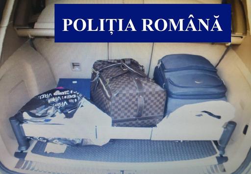 Grupare specializată în furturi din autovehicule de lux, destructurată de poliţişti; trei bărbaţi au fost arestaţi