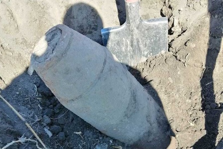 Galaţi: O bombă cu 50 de kilograme de explozibil, descoperită pe un teren agricol; proiectilul va fi păzit întreaga noapte de jandarmi