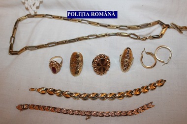 Brăila: Percheziţii la persoane bănuite de furturi din locuinţă, cinci persoane fiind reţinute