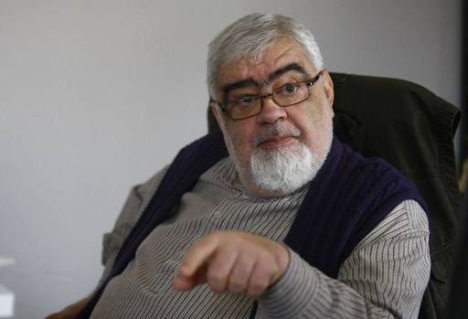 Fiul lui Andrei Pleşu, vizat într-un dosar de trafic de droguri în care s-au făcut percheziţii în Bucureşti şi Iaşi; Mihai Pleşu este suspectat că vindea droguri la petreceri, preţul unei ţigări ajungând şi la 50 de lei